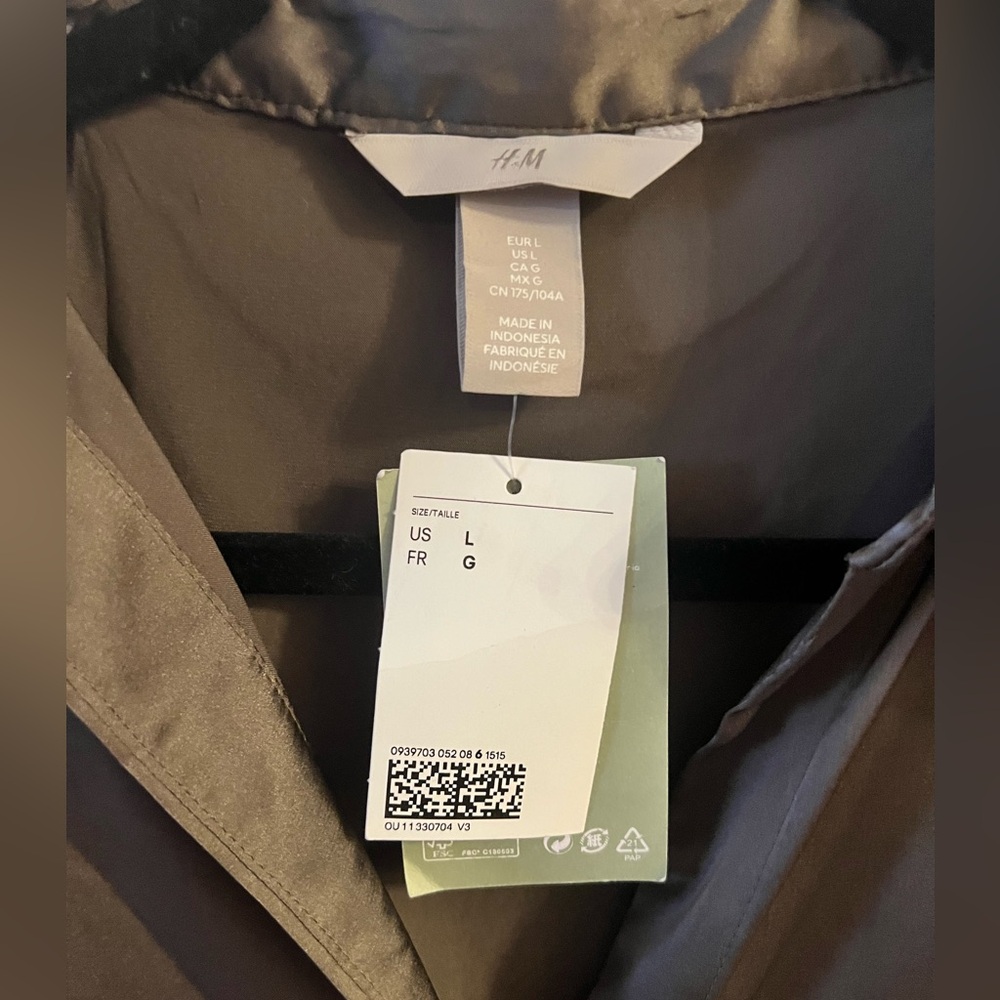 H&M button down. - Picture 3 of 4